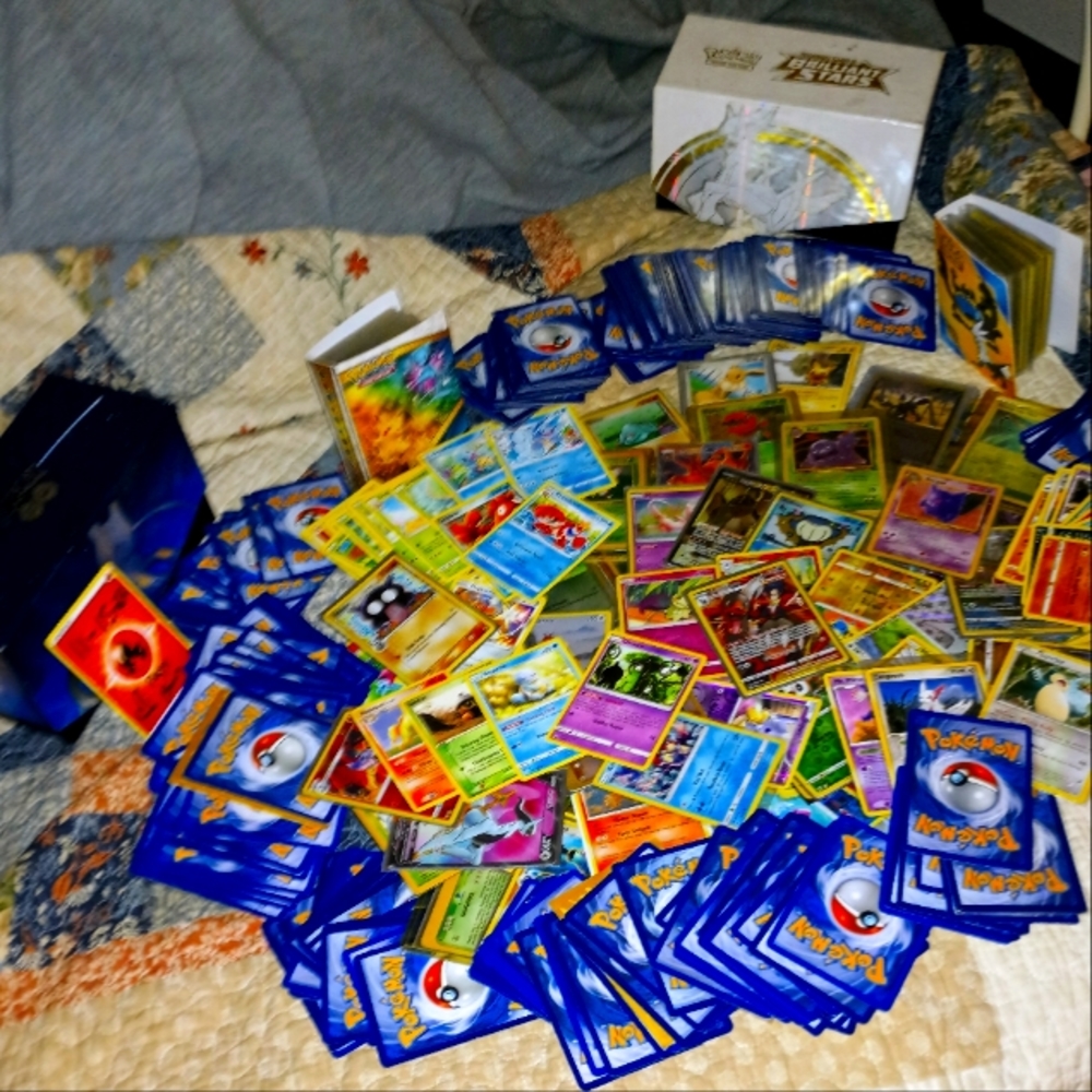 Pokemon card bulk sale 679 cards